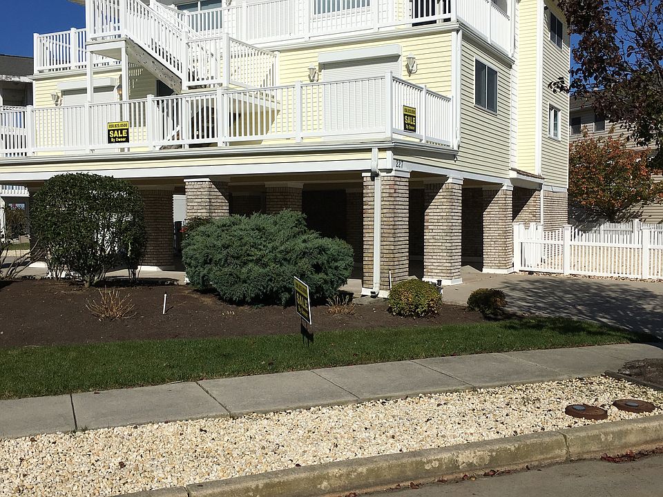 1st image of 227 Victoria Ln