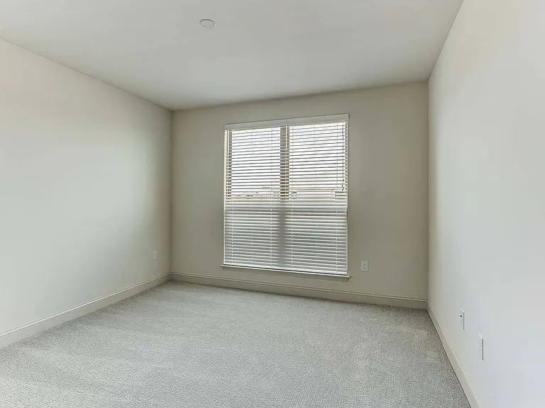 The Heights at Ridgewalk Townhomes & Apartments — Photo 32