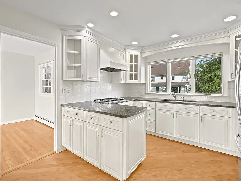 60 Oakland Ave — Photo 20
