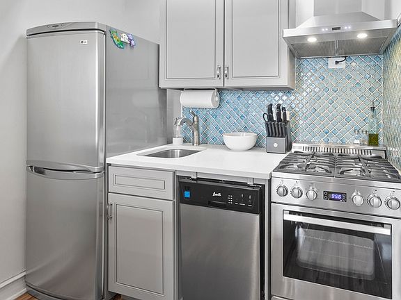 4th image of 41-42 42nd St #6N