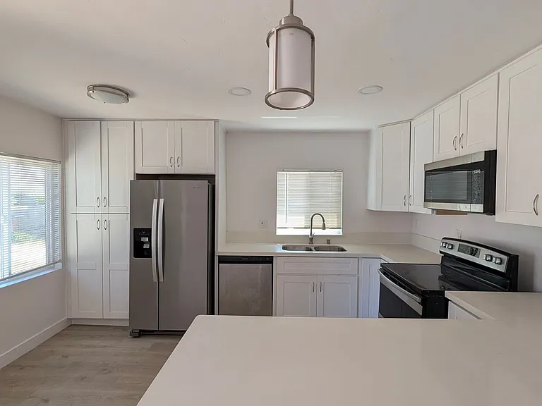 275 Dahlia Ave — Photo 3
