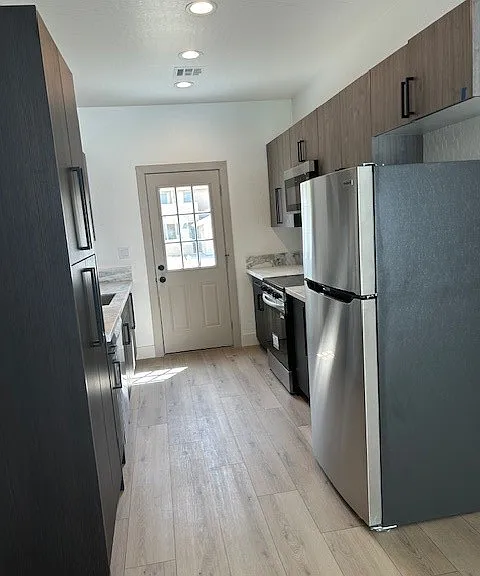 1100 S Hall Ave #3 — Photo 3