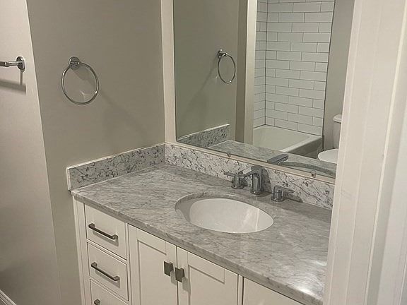 4th image of 135 Havre St #1