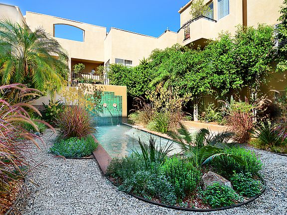 3rd image of 12633 Moorpark St Unit 306