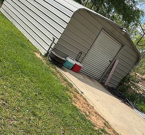 3rd image of 2111 Brownlee Rd