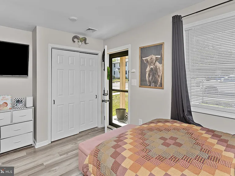 325 W Evergreen Ave — Photo 10