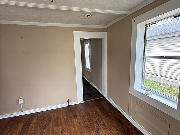 2nd image of 1422 Schoolhouse Ave