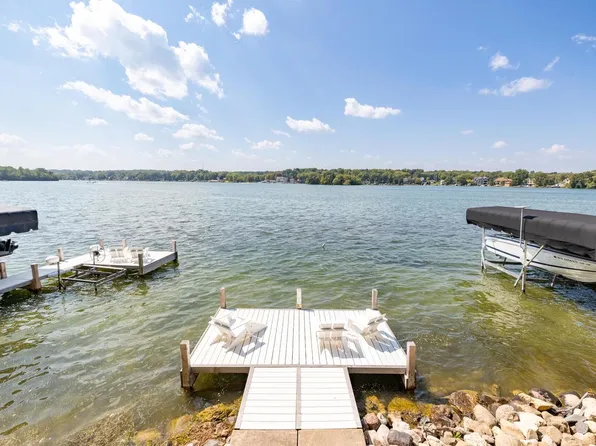 5831 S Hacker DRIVE, West Bend, WI 53095