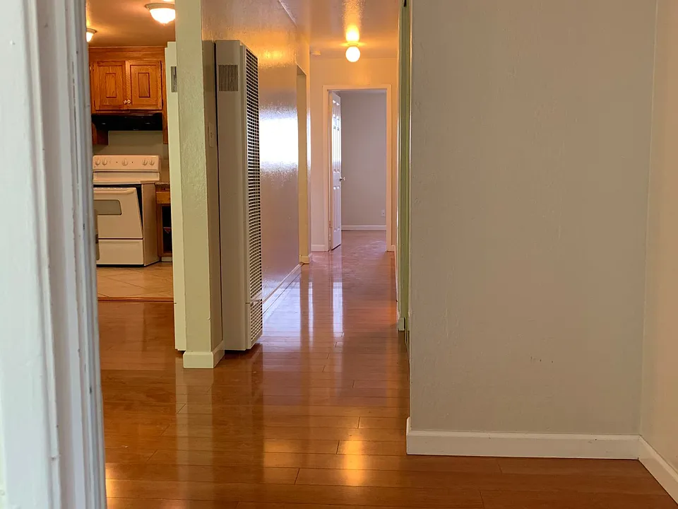 Front entry into Apt 2