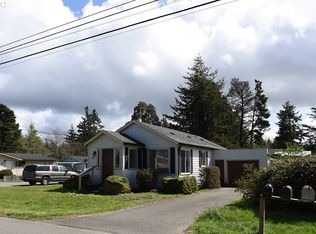 990 3rd St SE, Bandon, OR 97411
