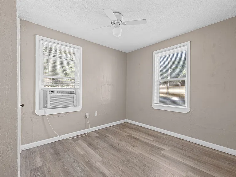 2101 W Romana St — Photo 11
