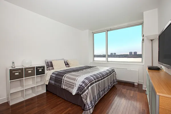 Rented by BLU Real Estate | media 8