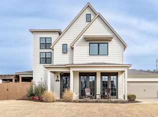 132 N Solitude Bnd, Fayetteville, AR 72704
