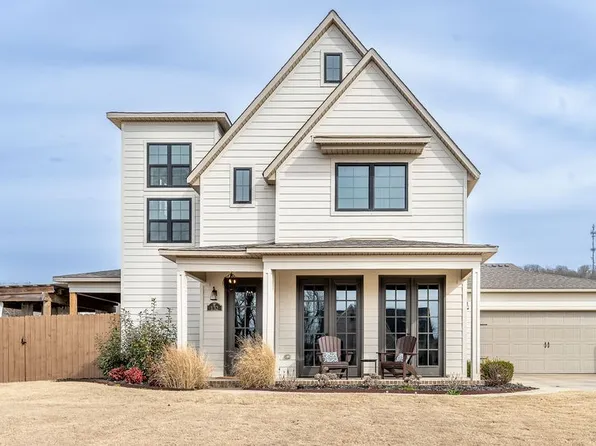 132 N Solitude Bnd, Fayetteville, AR 72704