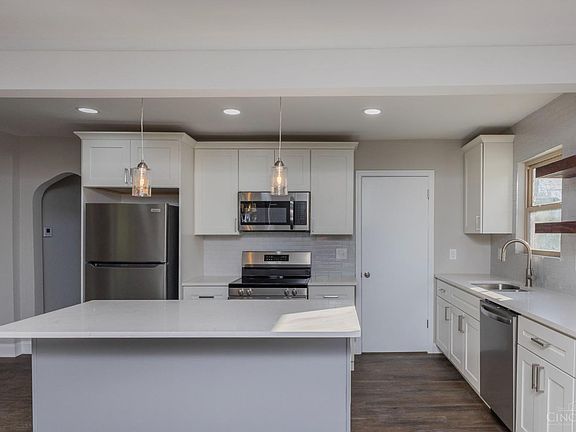 4th image of 6048 Yosemite Dr