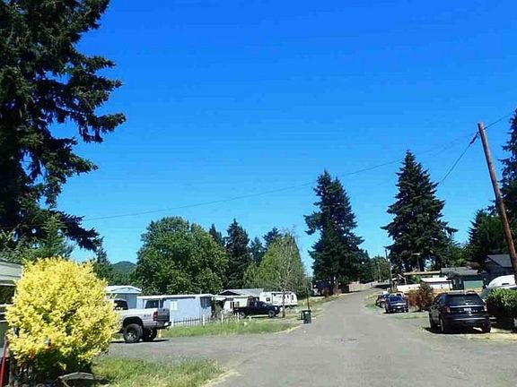 Exterior Neighborhood (street photo)