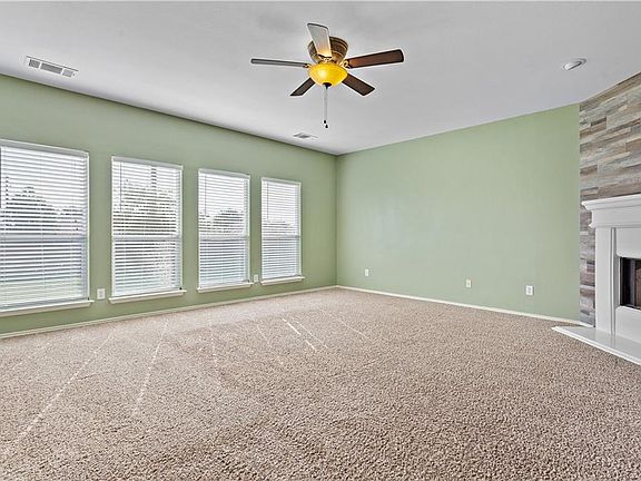5th image of 106 Aguilar Dr