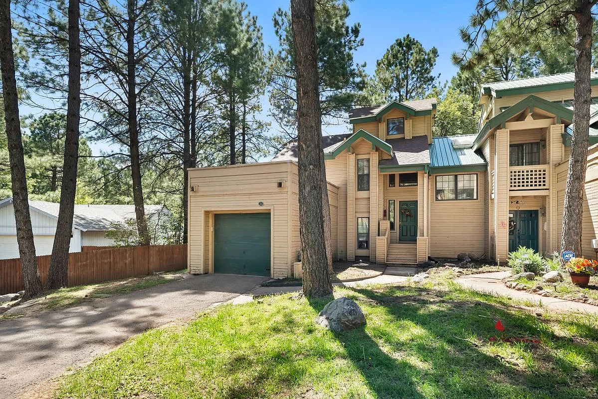3 bed, 3.0 bath, 1467 sqft, $1,900 — Photo 3