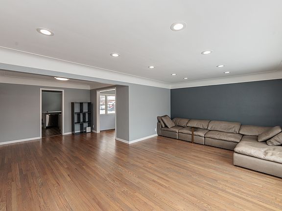 3rd image of 2539 Warrensville Center Rd