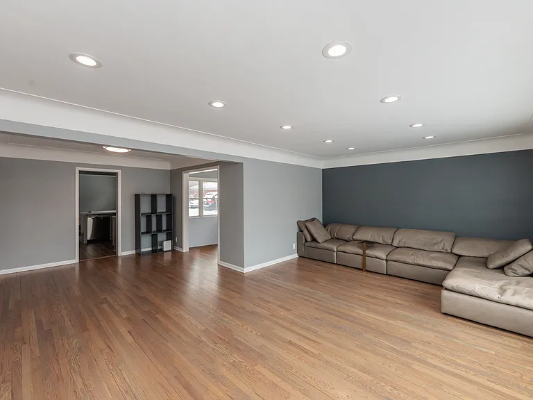 2539 Warrensville Center Rd — Photo 3