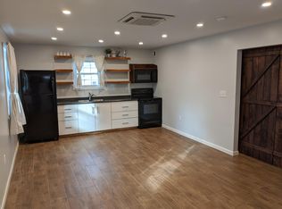 25 Meadow Ln, Smoketown, PA 17576