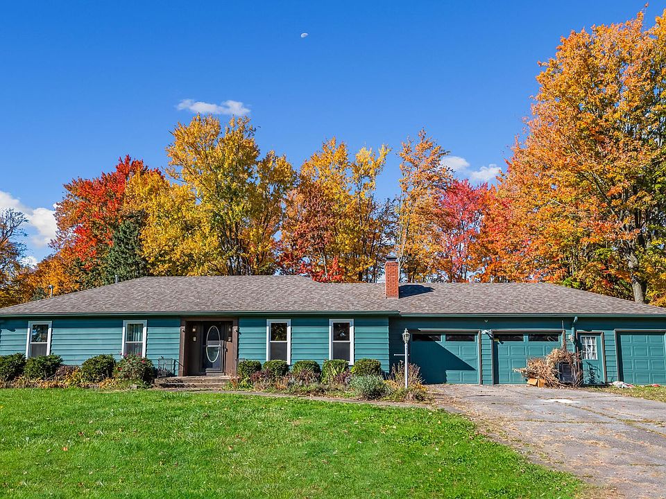 1st image of 796 Surrey Dr