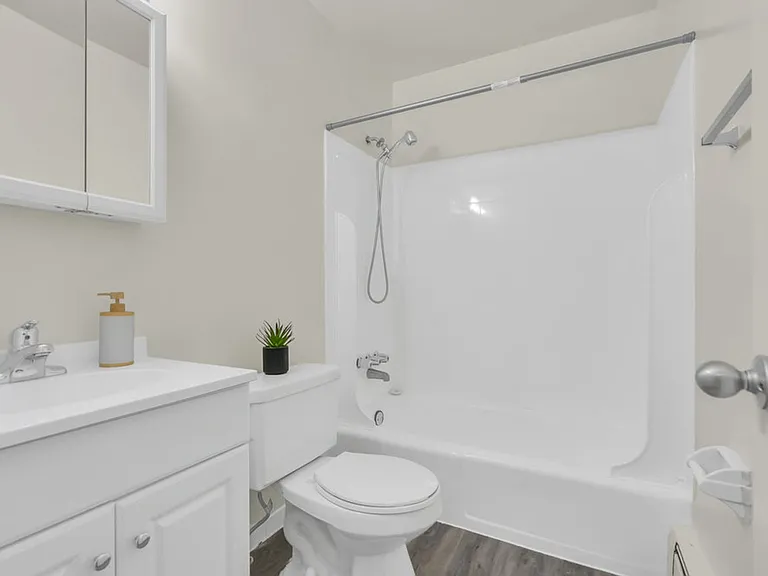Laurelton Village Apartments — Photo 8