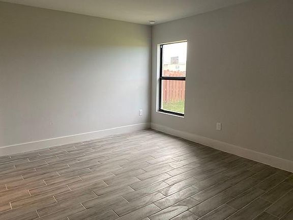 5th image of 2948 SW 7th Pl