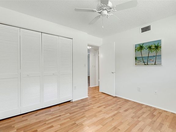 4th image of 236 Harbor Dr S APT 205