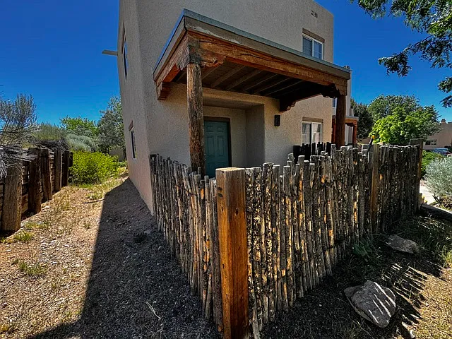 2 bed, 950 sqft, $2,200 — Photo 3