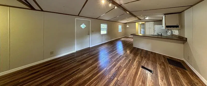 2 bed, 2.0 bath, 924 sqft, $1,595 — Photo 3