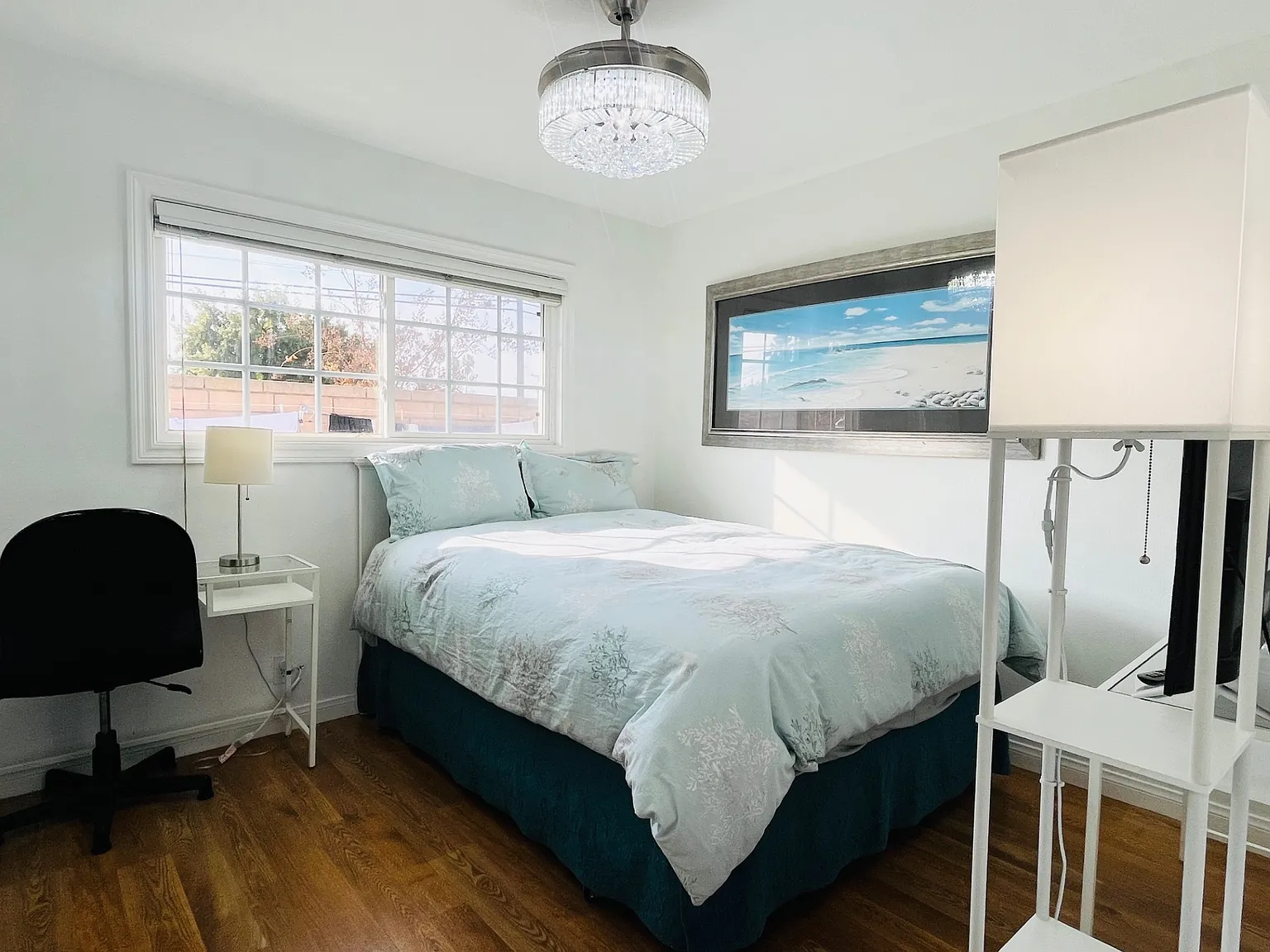 5 bed, 1990 sqft, $1,600 — Photo 2