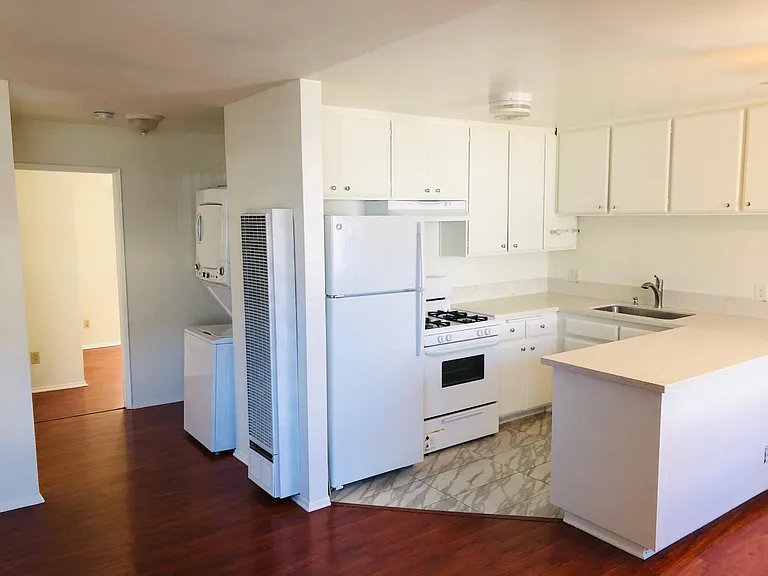 4942 Maplewood Ave #105 — Photo 5