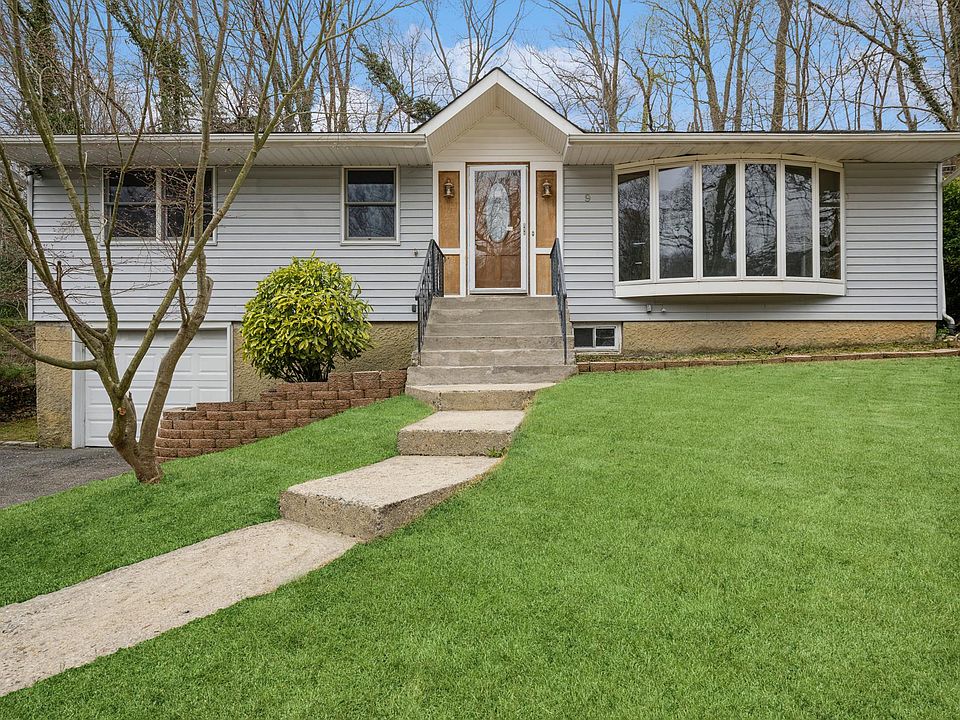 1st image of 9 Deepdale Ct
