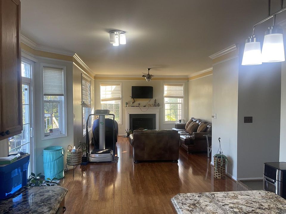 1st image of 125 Rosemary Ct