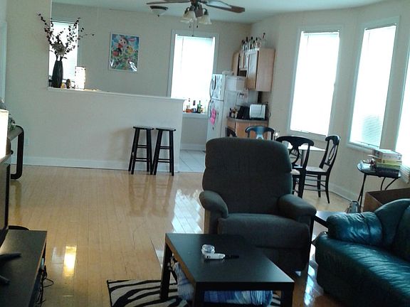 3rd image of 2929 Euclid Ave