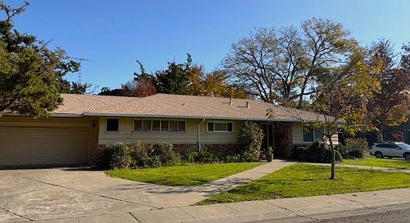 2nd image of 724 Elmwood Dr