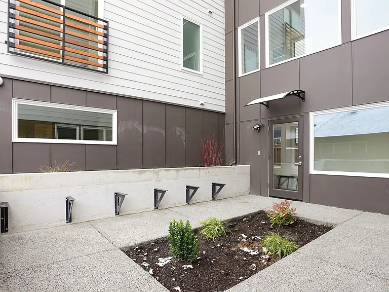 Upper Greenlake/Oaktree Area — Photo 12