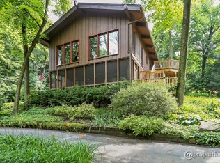111 River Dr, Trout Valley, IL 60013