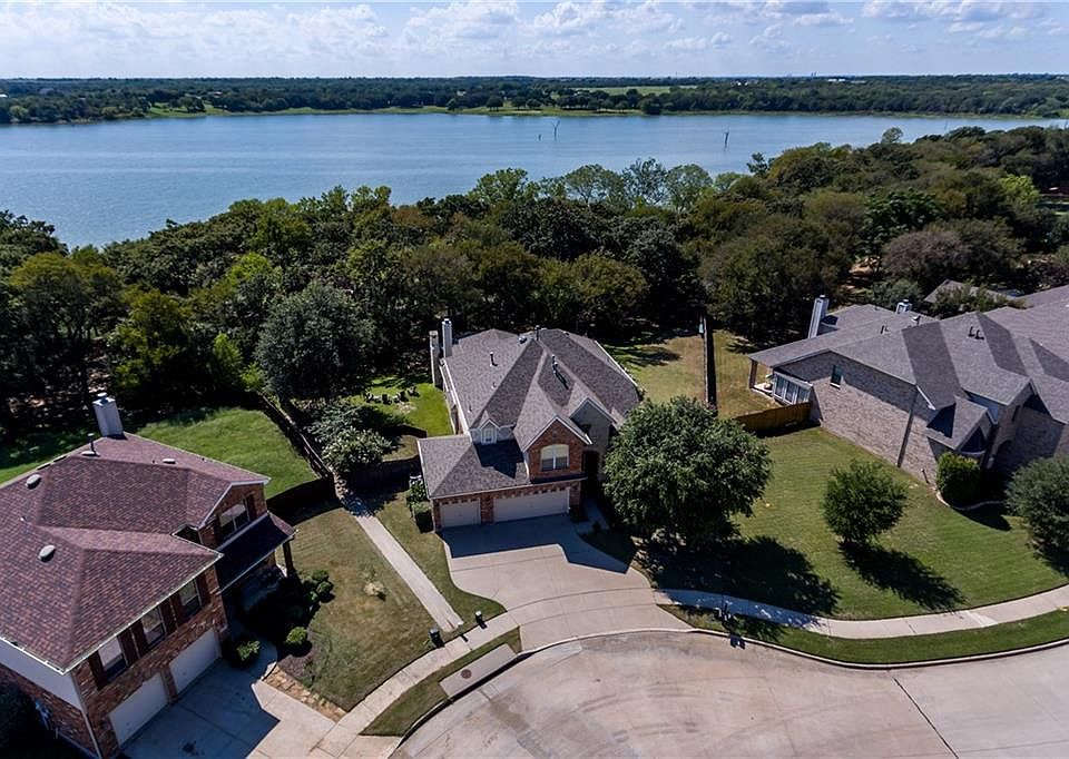 1st image of 620 Lake Point Dr