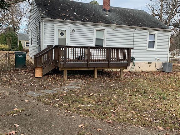 2nd image of 1521 Fort Hill Dr
