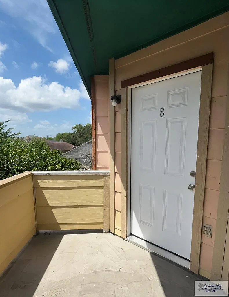 2 bed, 1.0 bath, 900 sqft, $650 — Photo 2