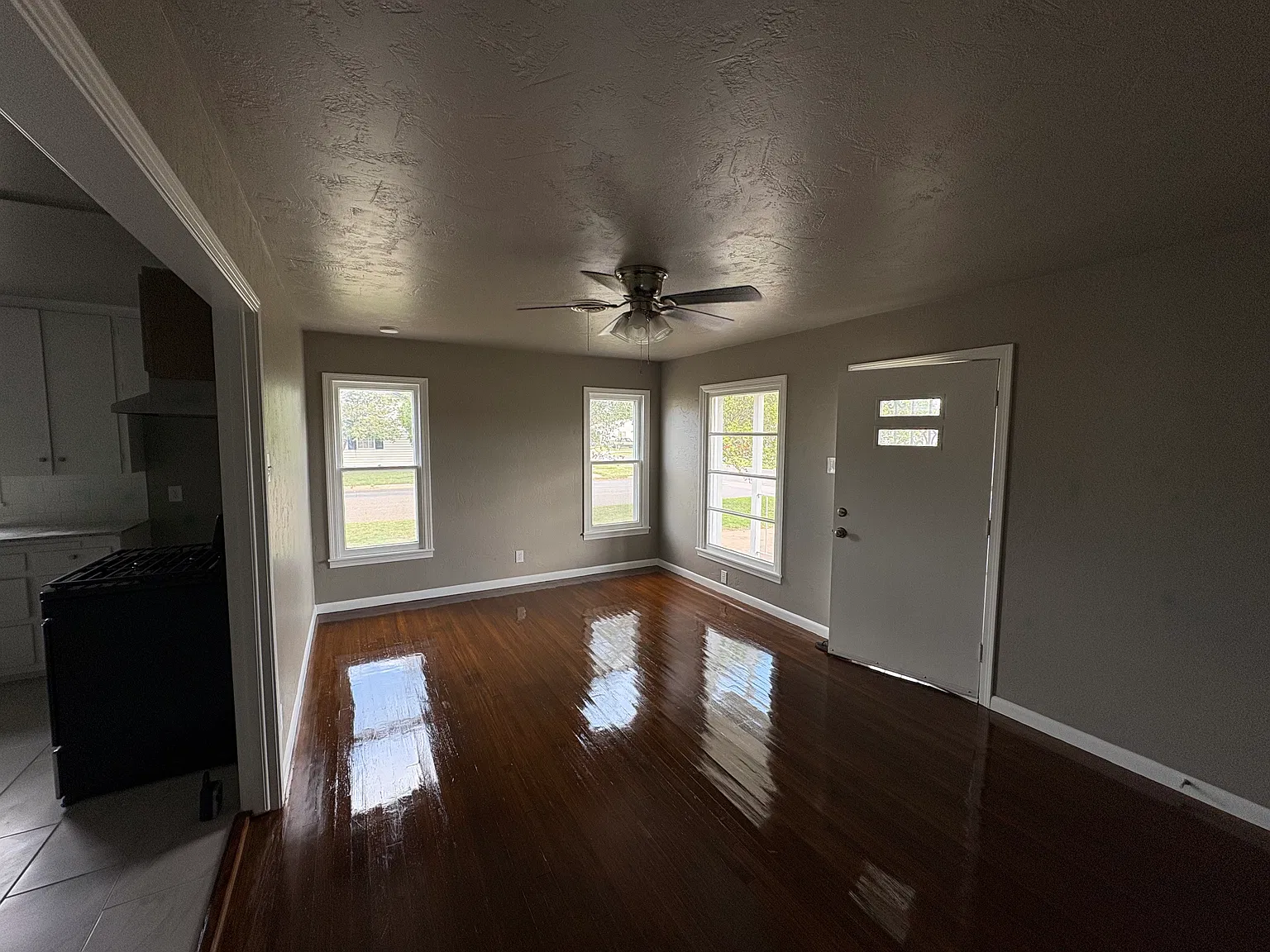 4 bed, 1356 sqft, $1,550 — Photo 2