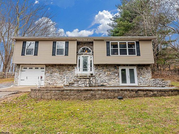 3rd image of 427 Aarons Creek Rd