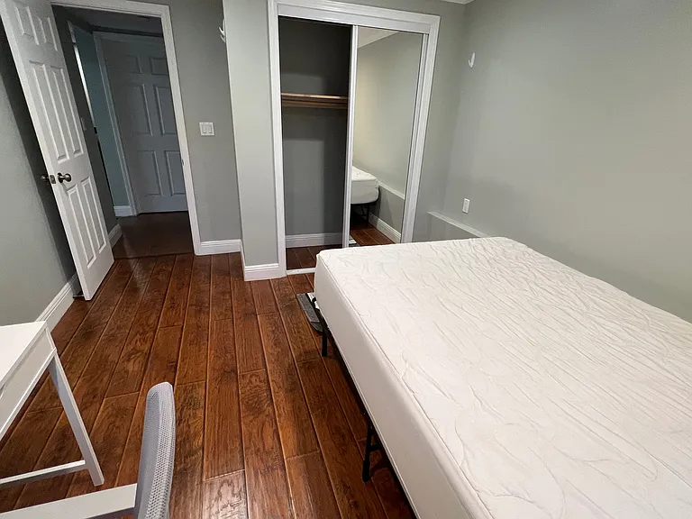 707 Plymouth Ave — Photo 7