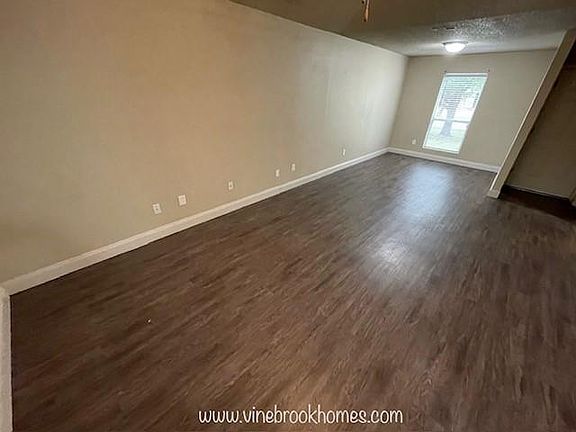 3rd image of 113 Pembroke Ct