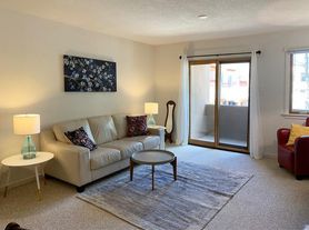 601 W San Mateo Rd