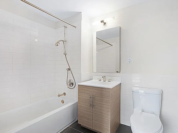 5th image of 44-72 11th St #B206