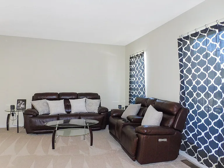 102 Powhatan Ct — Photo 3