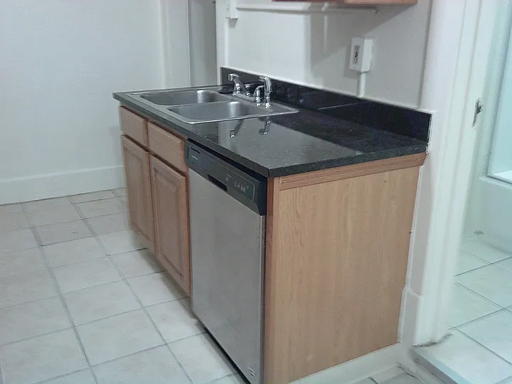 815 9th St #1/2-B — Photo 9